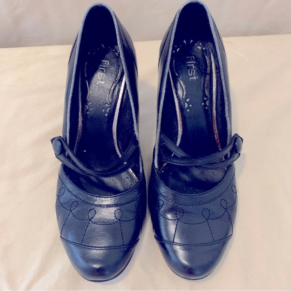 First black Mary-Jane pumps size 37